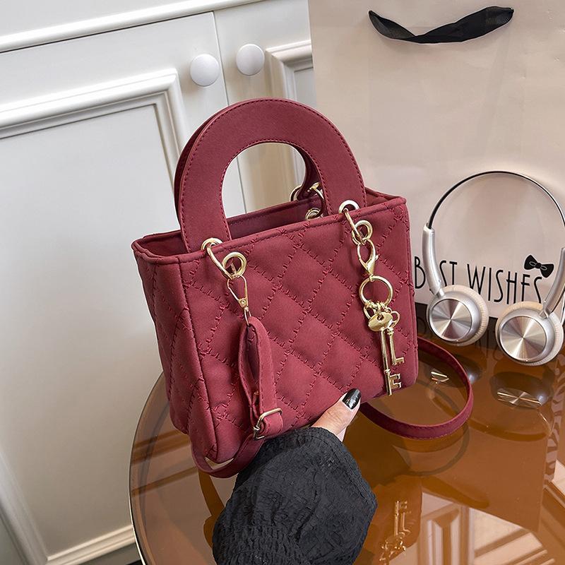 

Сумка высокого класса для женской новой моды, универсальная на плечо, сумка-мессенджер, сумка принцессы Дианы высокого класса для женщин Without pendant красный