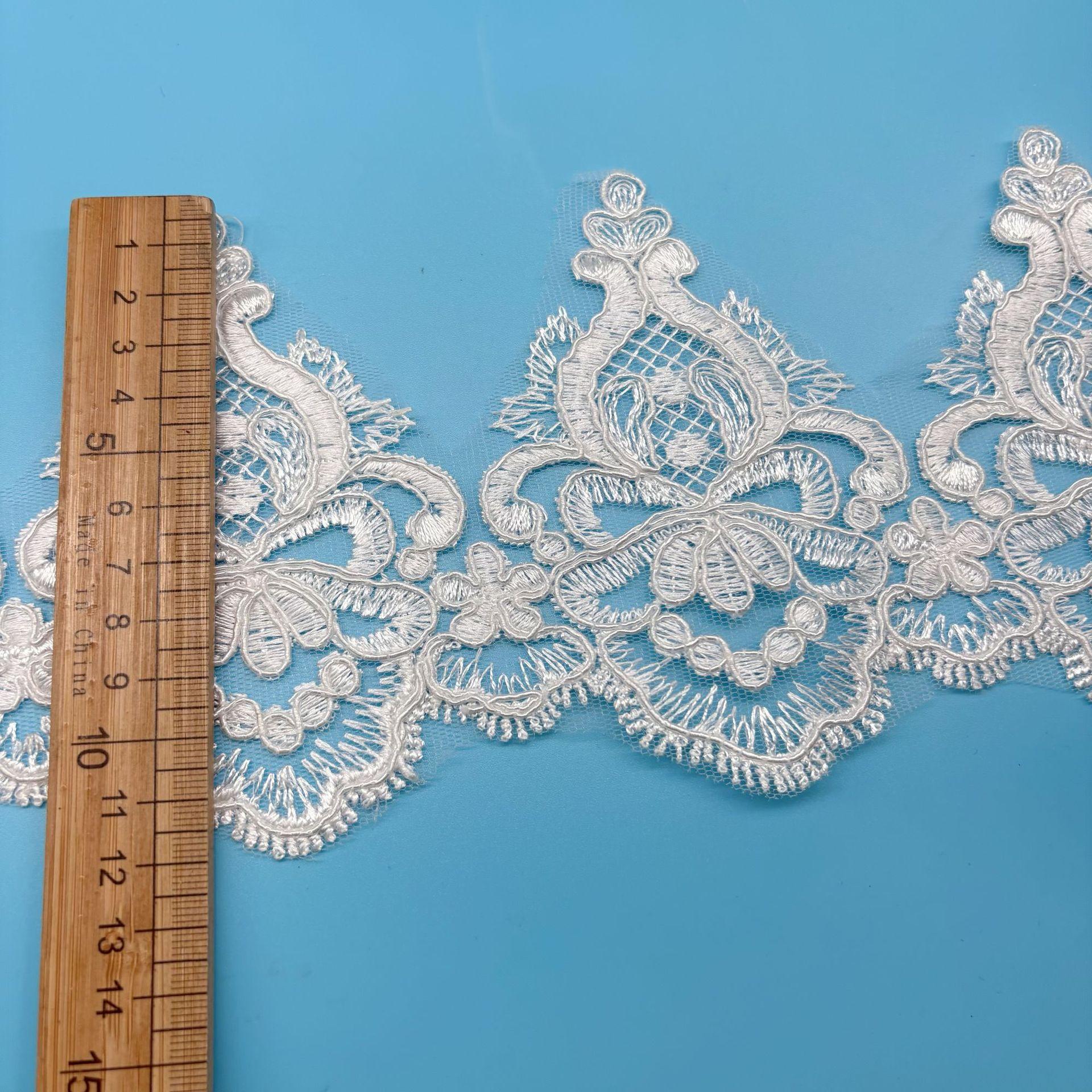 

Автомобиль Кость Кружево Вышивка Штрих-код Кружево Детское Свадебное Платье Свадебный Головной Убор Ювелирные Изделия DIY Кружевная Ткань 12 см White, width 12CM