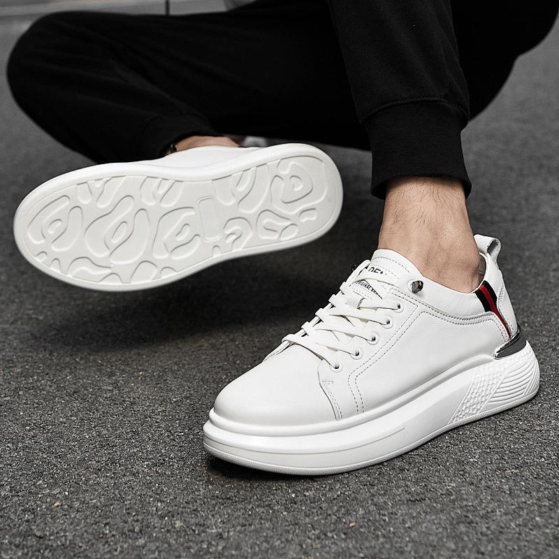 5001 Herren Höhe-Steigernde Low-Top Plateau-Sneaker, Obermaterial aus Rindsleder, Dicke Sohle, Lässige Weiße Sportschuhe, Trendiger Frühjahrsstil.