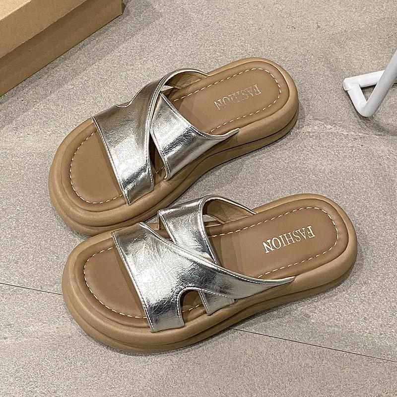 thick-soled high-heeled cool slippers for women's summer wear, new fashion beach shoes, European and American fashion soft-soled non-slip one-word dra