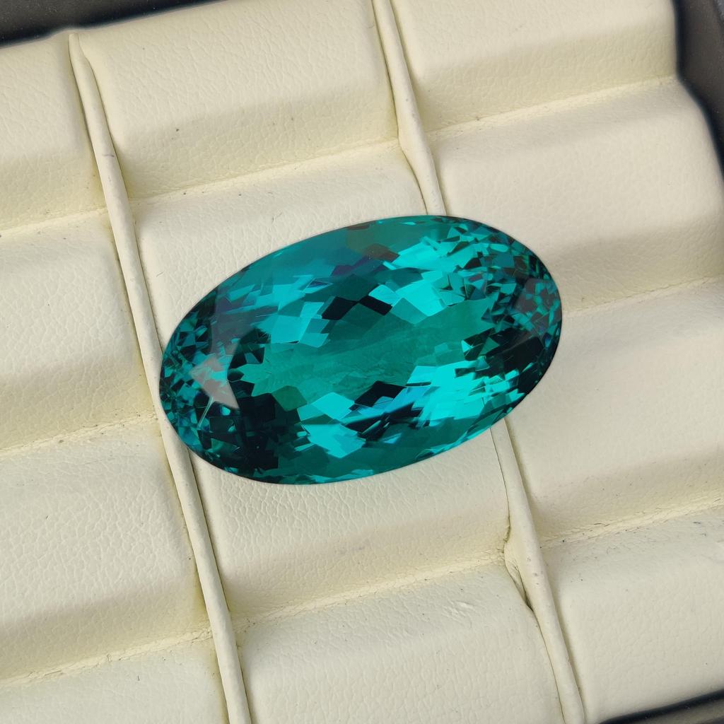 Hand Faceting Oval Cut Natural Glass Stone, Faceted Loose Stone, 39.20 Carat, 27x16x15 Size Stone.