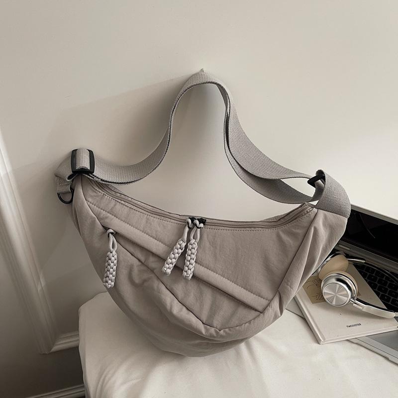 New messenger bag high value casual commuting fashion dumpling bag niche large capacity women's shoulder bag