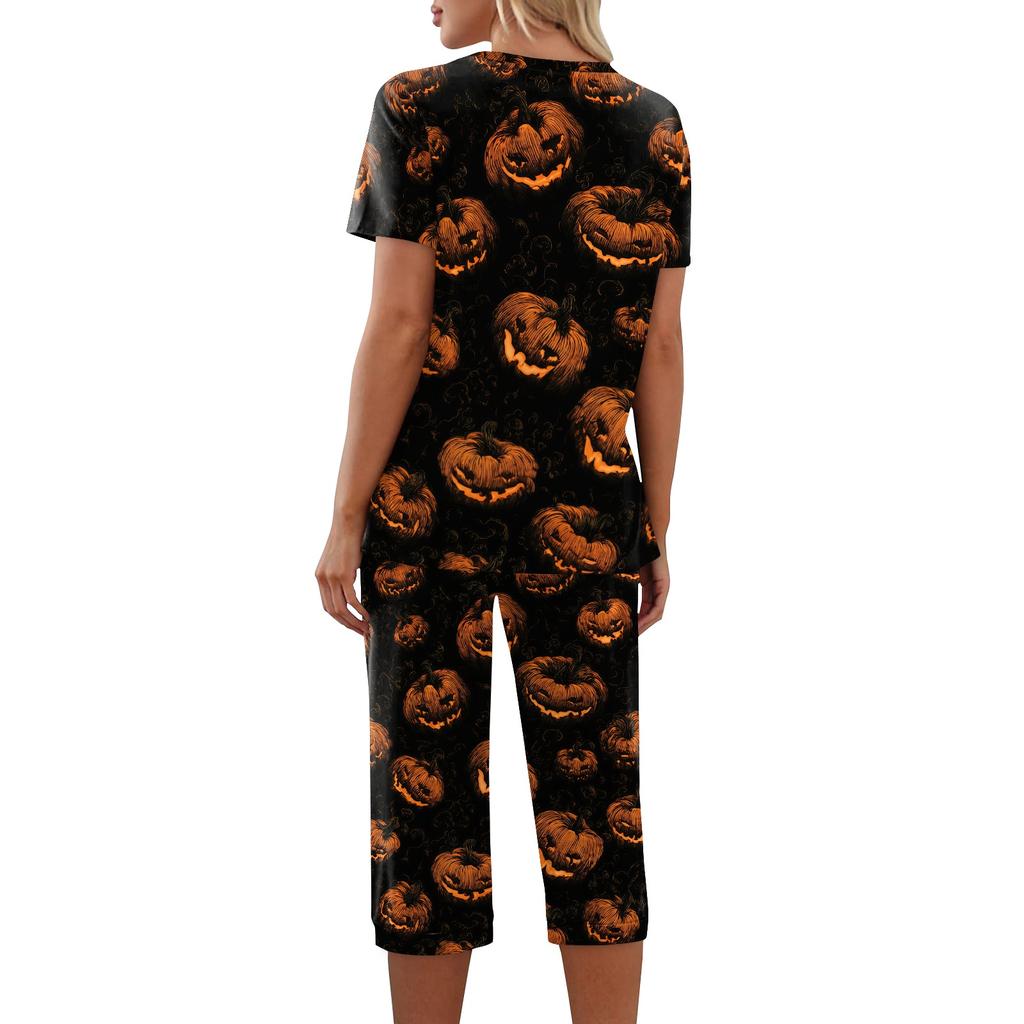 Women Two Piece Halloween Print Lounge Set Short Sleeve Top with Capri Pants Casual Pajama Set for Relaxed Fit