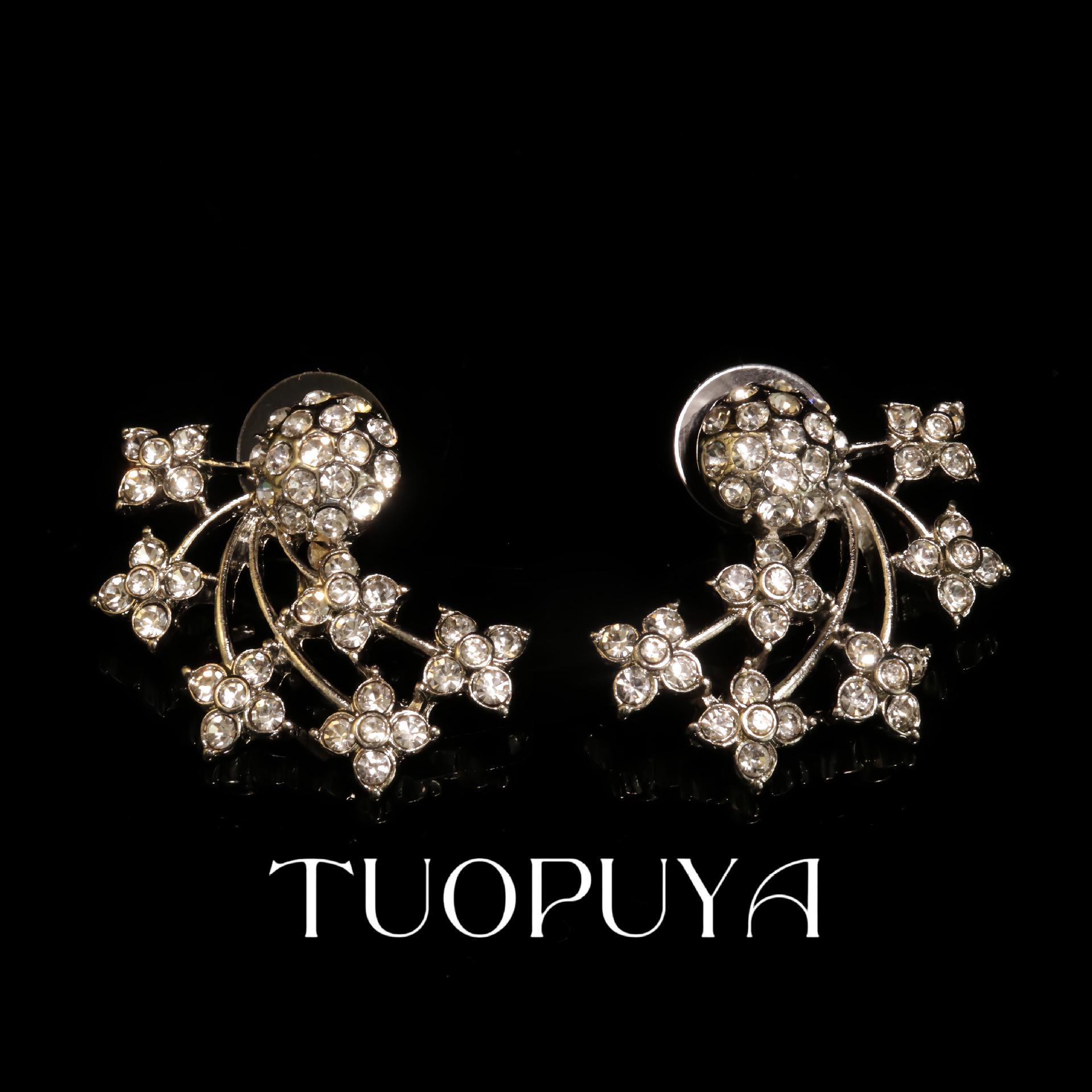 Chic Diamond-Studded Symmetrical Flower Earrings - Elegant, Small-Size for Commuters