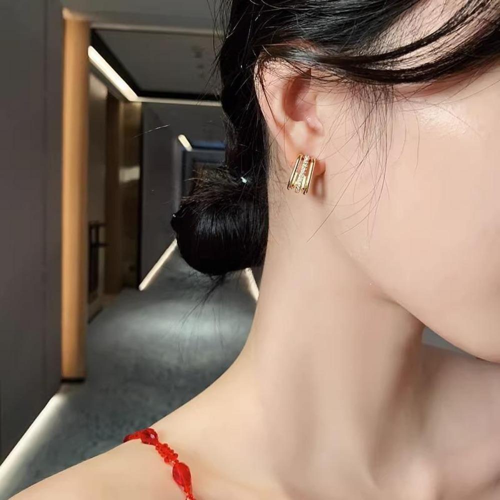 Eingelegter Strass Geometrischer Quadratischer Ohrring für Damen Europäischer und Amerikanischer Metall Creolen Ohrring Leichter Luxus Einfacher Zirkon Geschenk