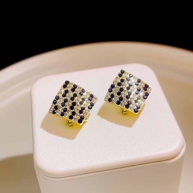 Elegant 2024 Diamond Rhombus Ear Studs – Versatile, Fashionable, Super Fairy Ear Clips