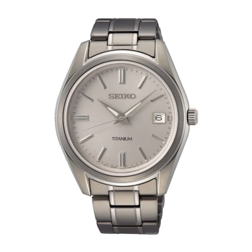 

Not available in Japan, this overseas-only SEIKO Quartz men s watch features a titanium case and titanium strap. Perfect for business or casual wear,