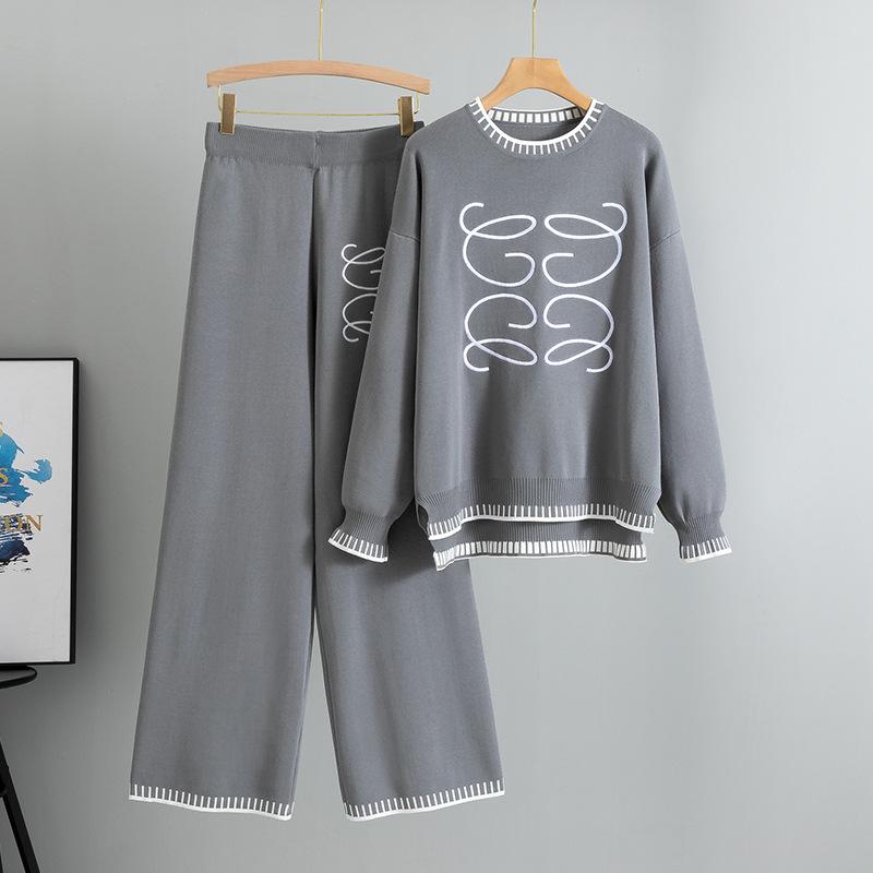 

Жіночий осінній новий модний повсякденний широкий брючний костюм із двох частин великого розміру з круглим вирізом простий в’язаний костюм one size сірий колір