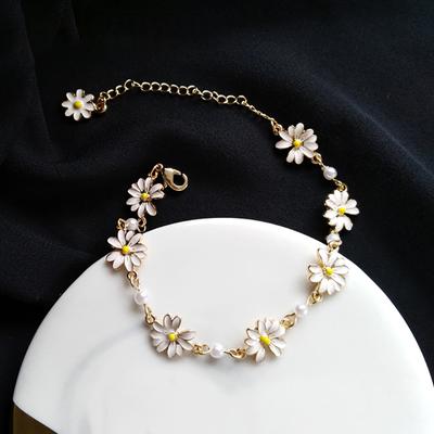 Braccialetti con perle margherite bianche per donna Bracciale con fiori dolci Dichiarazione di moda Gioielli a mano Accessori estivi Regali per ragazze