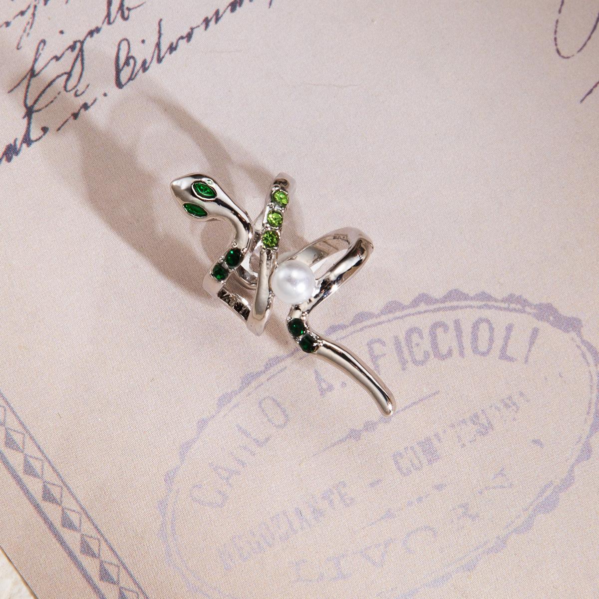 

Year Of The Snake Creative Snake Pearl No Ear Piercing Ear Bone Clip, Unique Design Advanced Ear Clip In The Birthday Year
