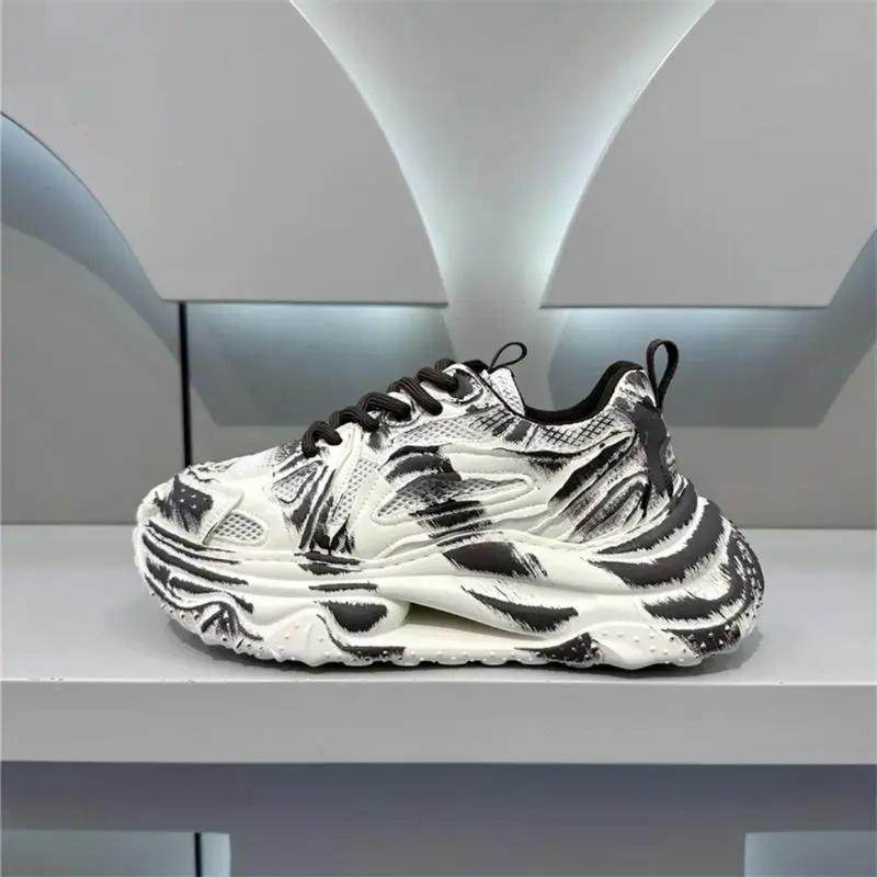 

Autumn new leather mesh thick-soled dad shoes comfortable high-end casual lightweight printed sports shoes bm 38 is one size larger