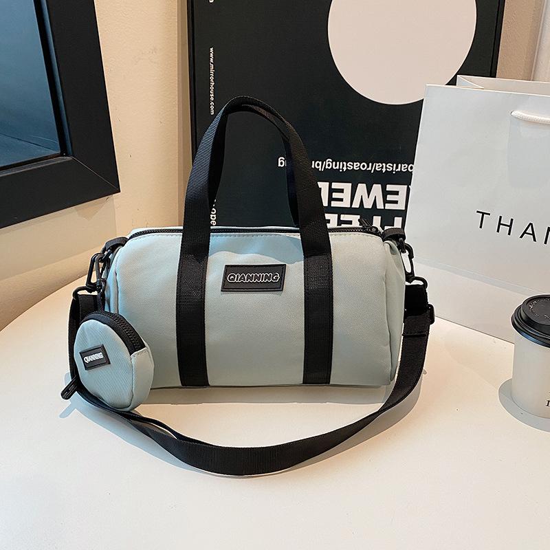 High value bag, women's campus lightweight portable pillow bag, new leisure sports going out messenger bag