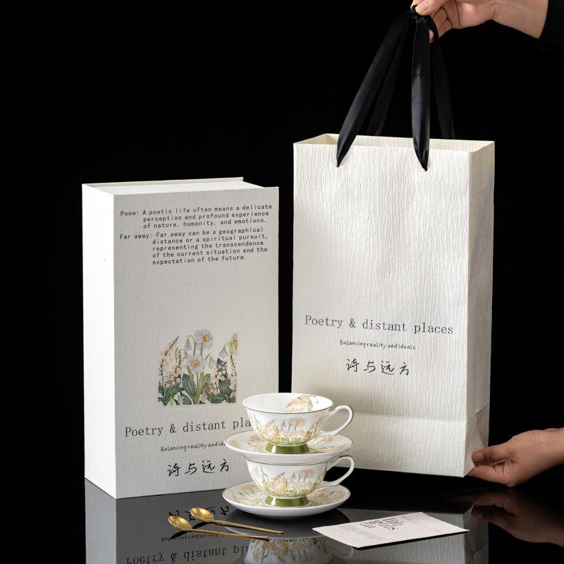 

Набор подарочной коробки кофейной чашки и блюдца из костяного фарфора класса люкс, мероприятия к юбилею Нового года, практичное дополнение к послеполуденному чаю 260ml