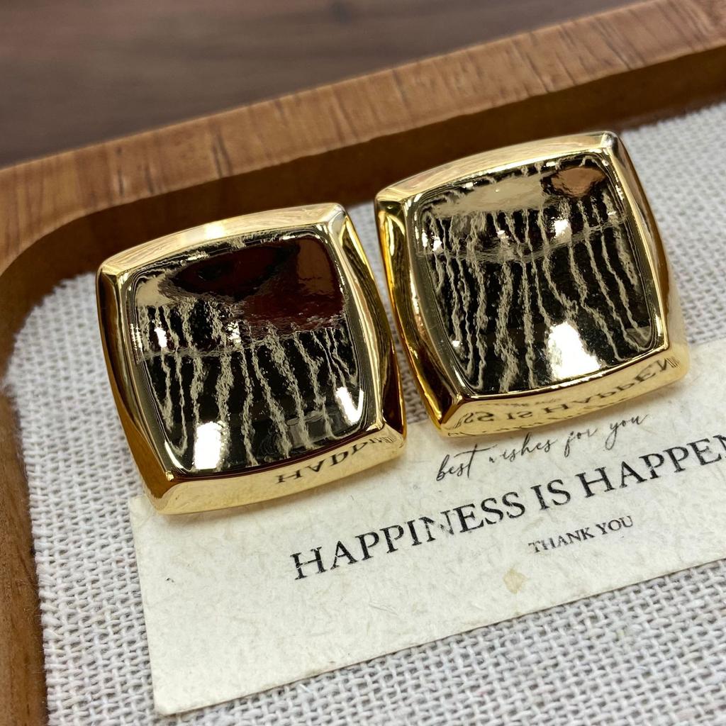 Stylish Three-Dimensional Large Square High-End Stud Earrings, Minimalist And Versatile Concave-Convex Square Earrings For Women