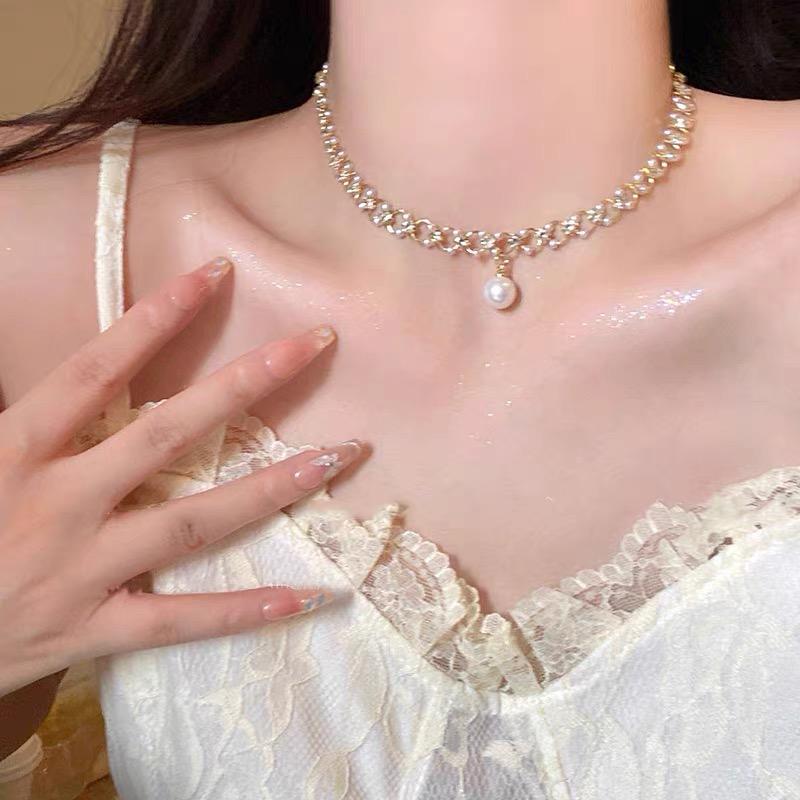 Sweet Crystal Pearl Circle Pendant Necklace for Women New Elegant Choker Chain Necklace Collar Fashion Statement Wedding Jewelry