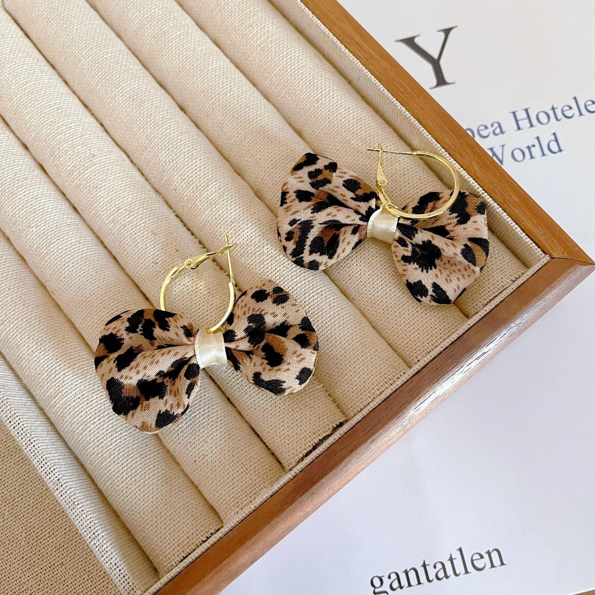 Hong Kong Style Retro Leopard Print Fabric Bow Stud Earrings, Autumn And Winter High Value Maillard Style Temperament Fashion Earrings Women