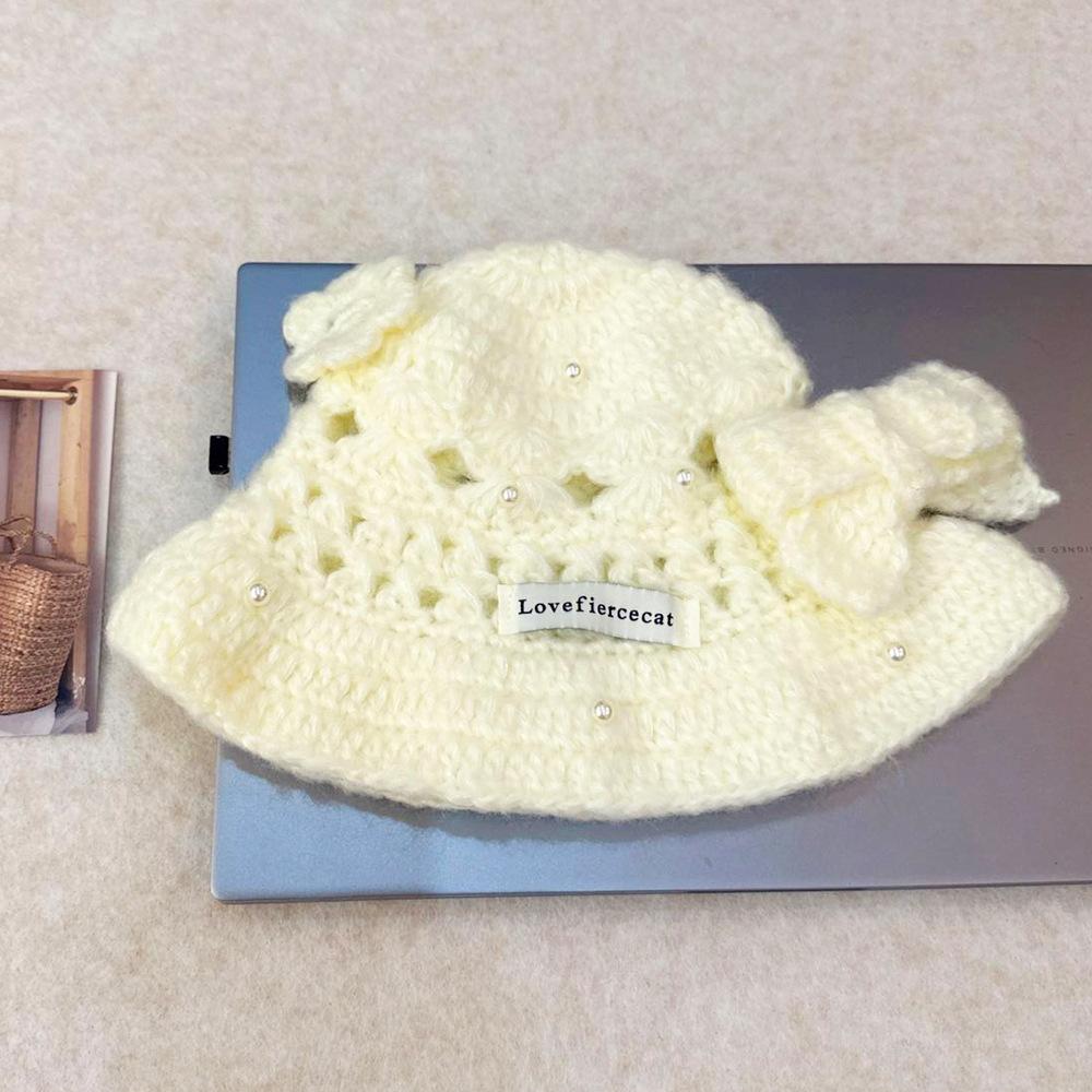 

Корейская версия шляпы-рыбака с ручными цветами и крючком из жемчуга для женщин, милая и универсальная, подчеркивающая маленькое лицо, шерстяная вязаная шляпа-горшок, осень и зима One size