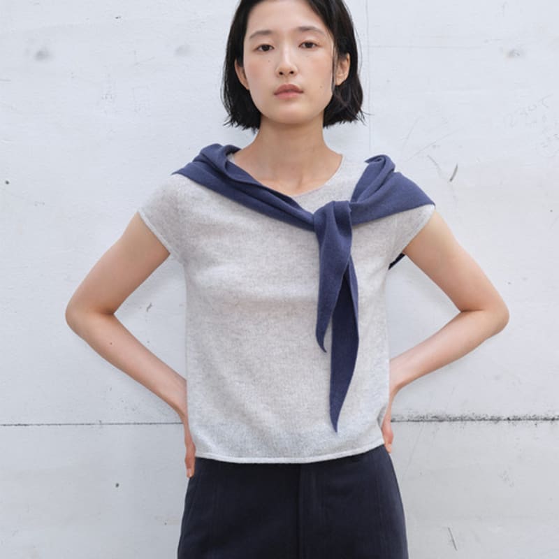 sutto Wool Triangle Scarf (Blue)