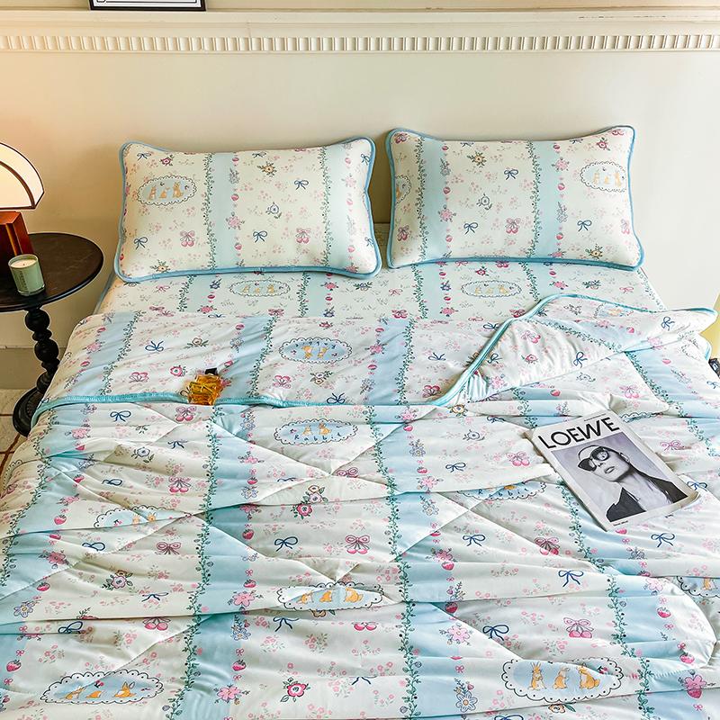 Elegant Blue Flowers Summer Cooling Quilt Floral Style Air Conditioner Quilted Quilt Skin-friendly Thin Blanket Machine Washable