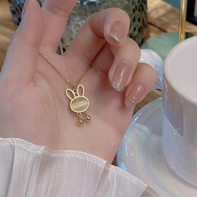 Collana Trendy con Pietra Occhio di Gatto e Coniglietto - Design Coreano, Acciaio al Titanio, Catena Clavicolare di Nicchia da Donna