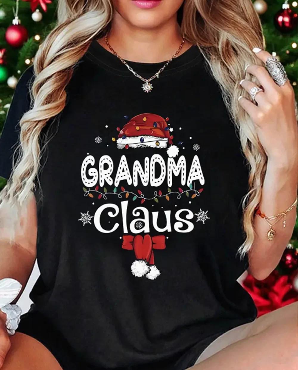 Christmas T-Shirt Grandma Claus Santa Hat Snowflakes Graphic T-shirt M