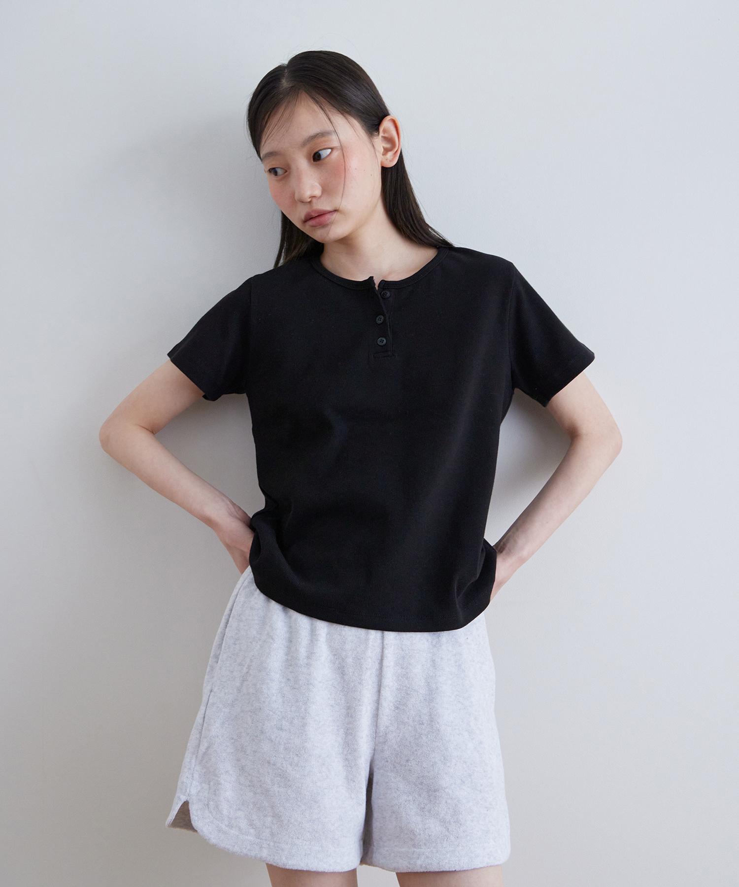 Step Around Henley Short Sleeve T-Shirt_Black