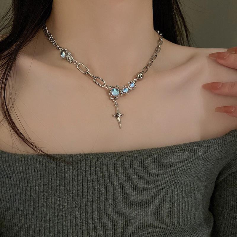 

Женское ожерелье с крестом, летний светлый люкс, нишевый дизайн, высококлассный пикантный стиль, аксессуар - цепочка для ключицы. серебряный