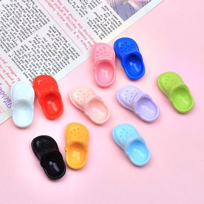 Reçine Karikatür Aksesuarları: Kendin Yap Ayakkabı Süsleri, Saç Kremi, Tutkal, Tokalar ve Trend Terlikler.