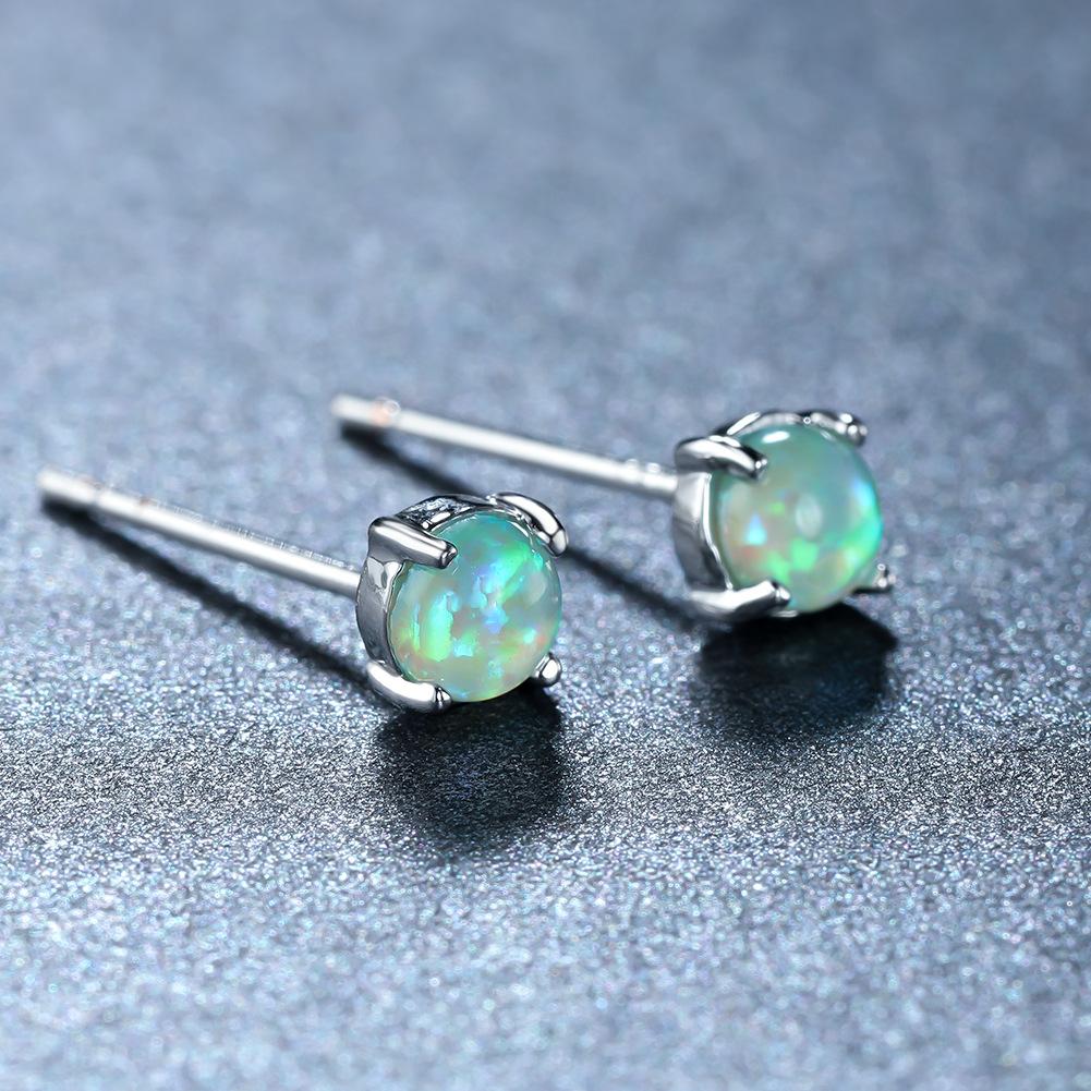 

Round Four Claw Copper Needle Womens Simple and Versatile Earrings