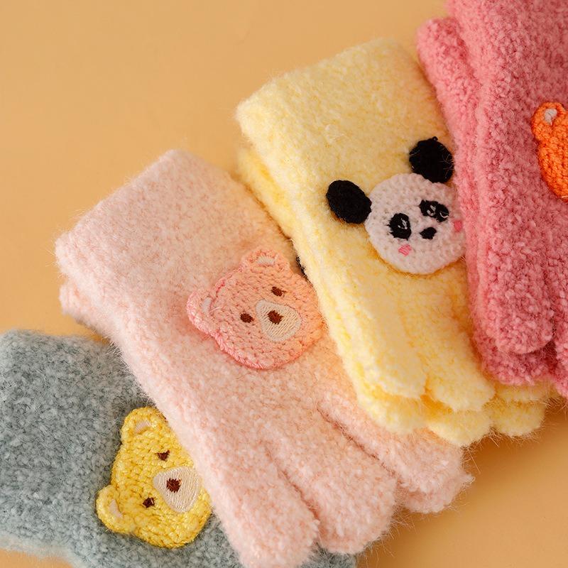 Cartoon children's gloves keep warm and cold in winter, all fingers, middle-aged children's kindergartens, boys and girls writing five fingers