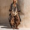 Damen-Set mit beigem und schwarzem gemustertem Oberteil und brauner Hose mit weitem Bein und Beinmustern