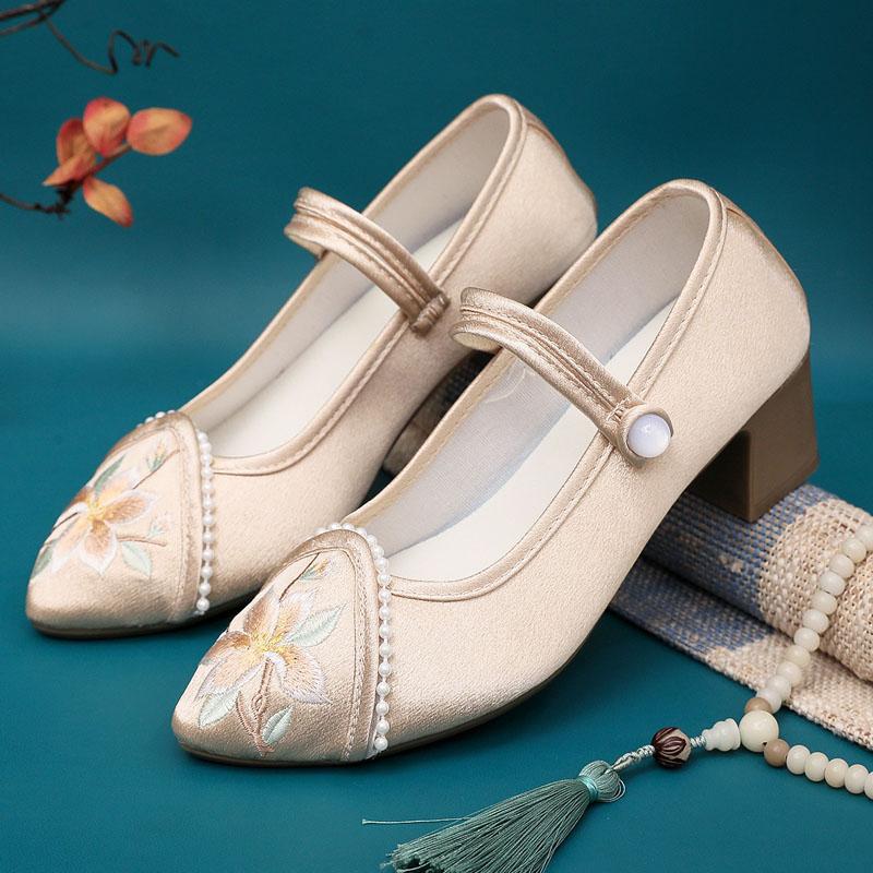 

Женские туфли на высоком каблуке, новые туфли Мэри Джейн, роскошные повседневные туфли из хлопчатобумажной ткани с вышитыми цветами, элегантные туфли-лодочки с острым носком и квадратным каблуком 39