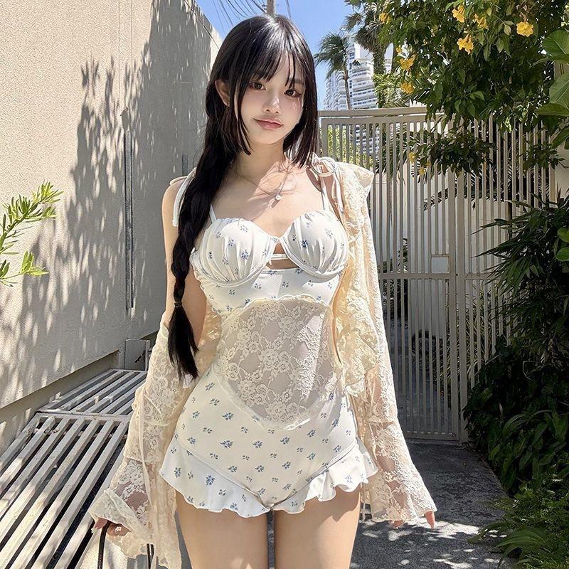 Lace Swimsuit Korean Sexy One-piece Vacation Female Conservative Young Lady Cover Her Belly Show Slimming Hot
