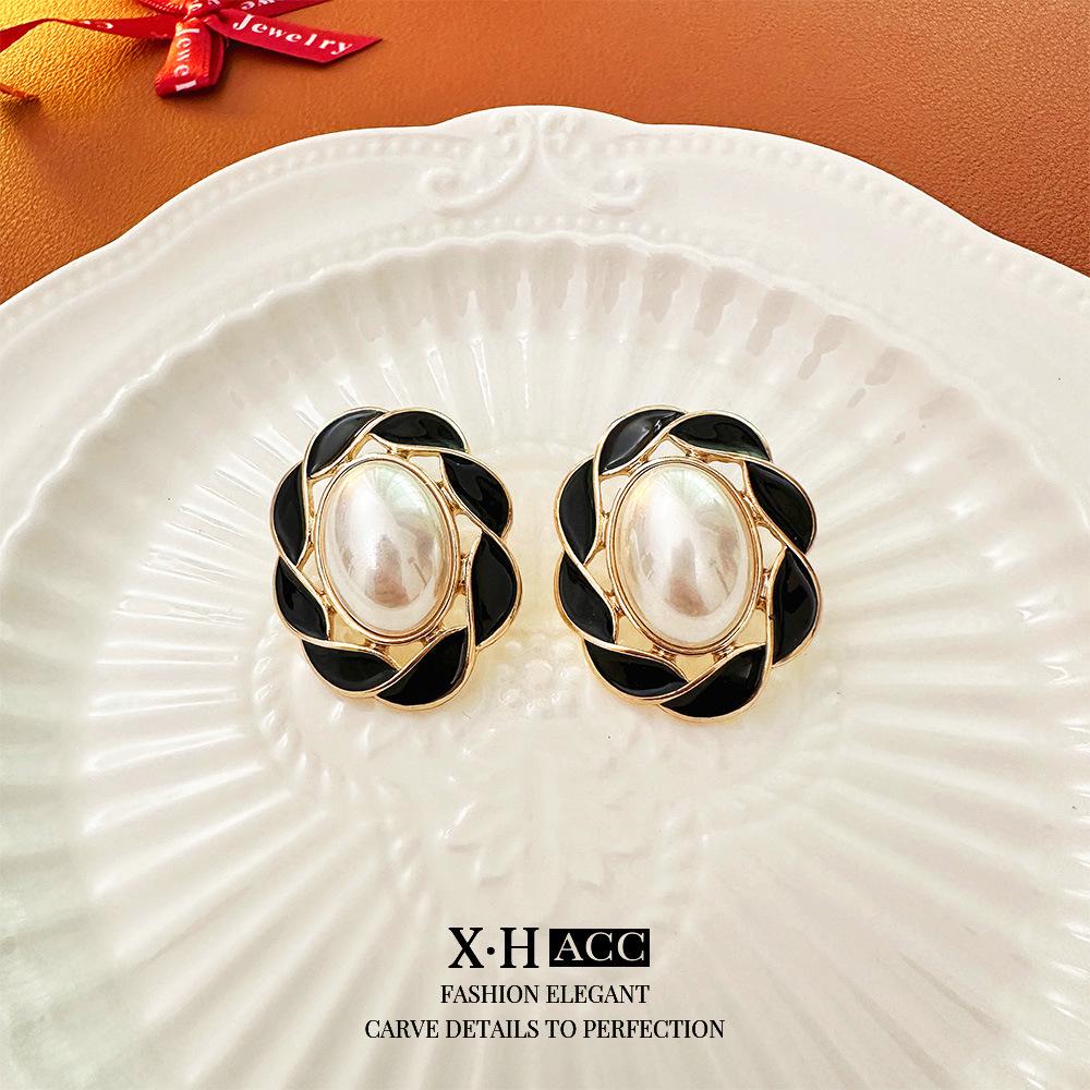 Vintage Bow Earrings: Timeless, High-End Retro Fashion Accessory