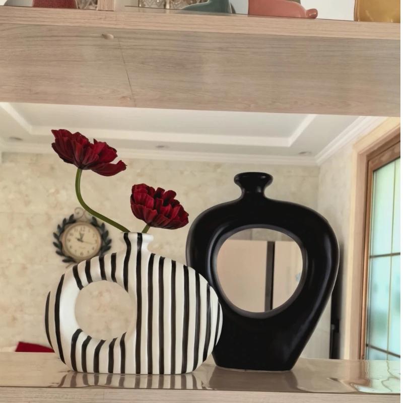 2 Stück/Set Kreative Moderne Schwarz-Weiß Gestreifte Keramikvase, Unregelmäßige Dekorations-Blumenvase für Heimdeko