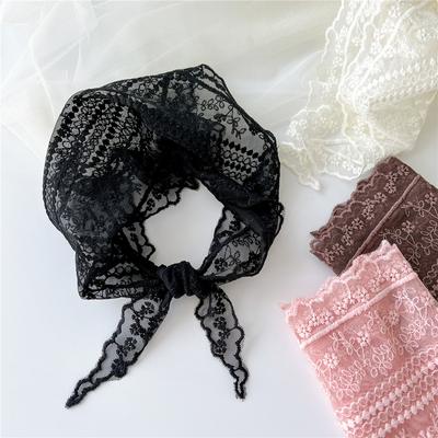 Einfarbiger Spitzenschal für Damen Eleganter Halstuch Dreieckiger Hijab Schals Damenmode Taschentuch Hohlgestrickter Nackenschal