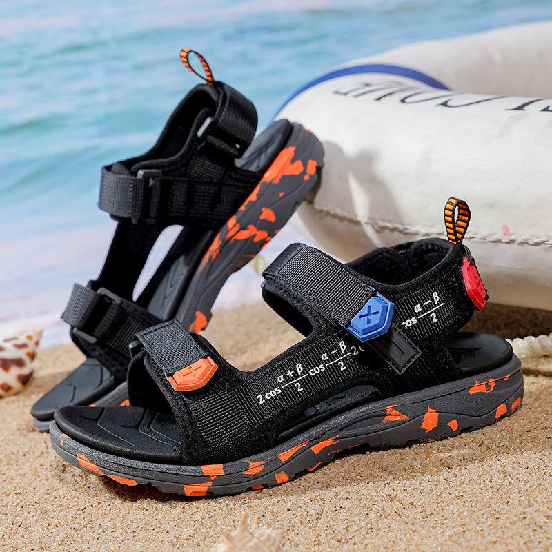 New Style Sandals for Children, with Soft Soles, Suitable for Beach Use, Boys' Shoes