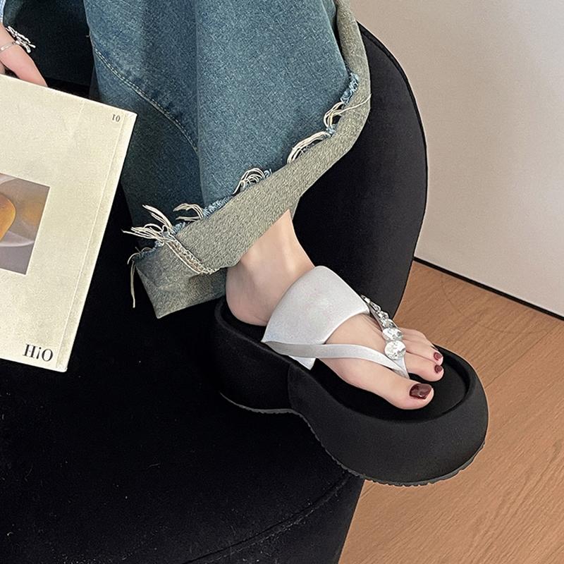 Fashion House Slippers Platform Glitter Slides Female Shoes Summer Clogs Woman Rubber Flip Flops Fashion Soft Jelly 2025 Beach Hawaiian