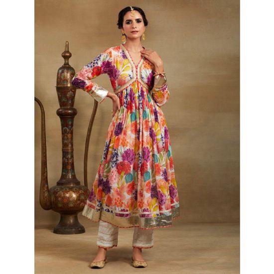 

Фирменное и разработанное платье высшего качества с дупаттой с высокой степенью связи.