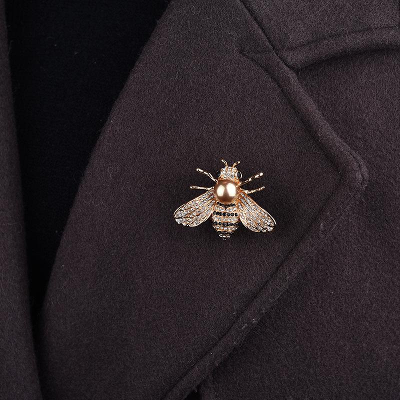 Luxury Bee Brooch: High-End, Creative Animal-Themed Accessory for Women's Fashion - Versatile and Trendy