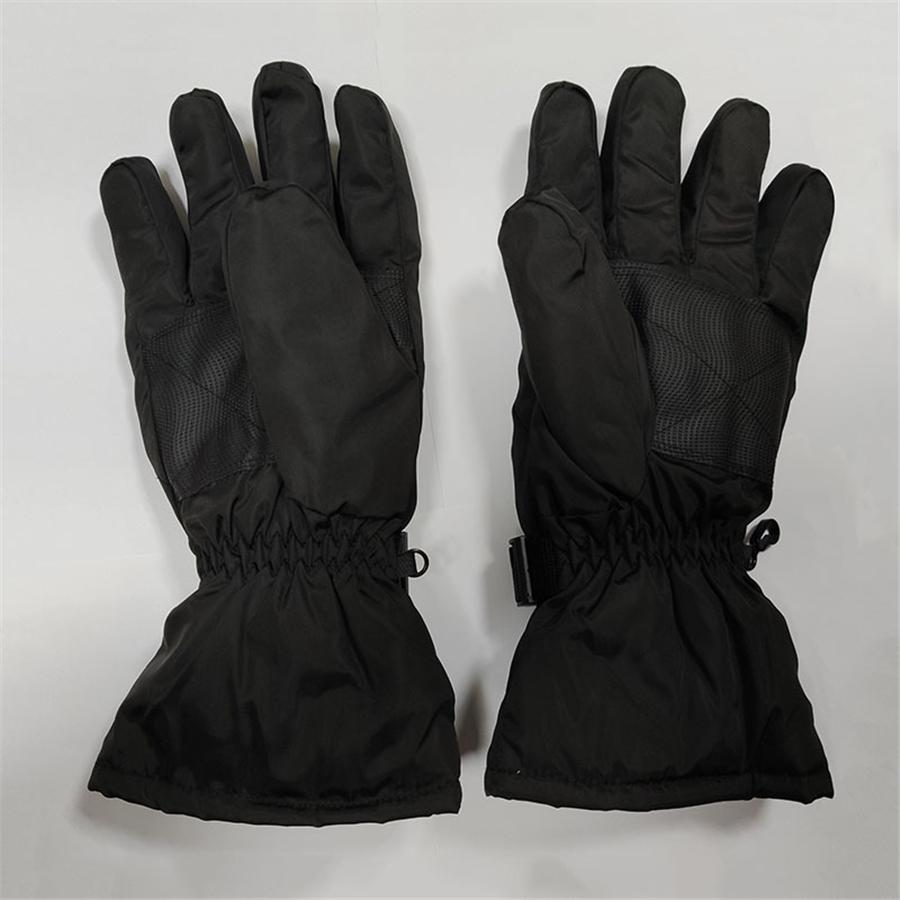 1.The Waterproof Layer Inserts Moisture from the Wick and Helps Keep Hands Warm and Dry During Exercise and Play.