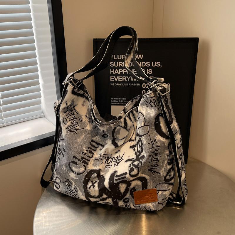 

Yogodlns Модная сумка через плечо большой вместимости с принтом граффити, универсальная женская сумка для старшеклассниц и студенток, дизайн уличной одежды, повседневная сумка через плечо, рюкзак 41x15x31cm серый