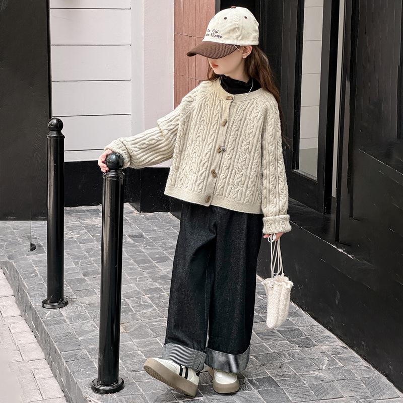 

Girls Stylish Korean Cardigan Sweater for Autumn 2025 - Trendy Knitted Coat for Children 140 cm