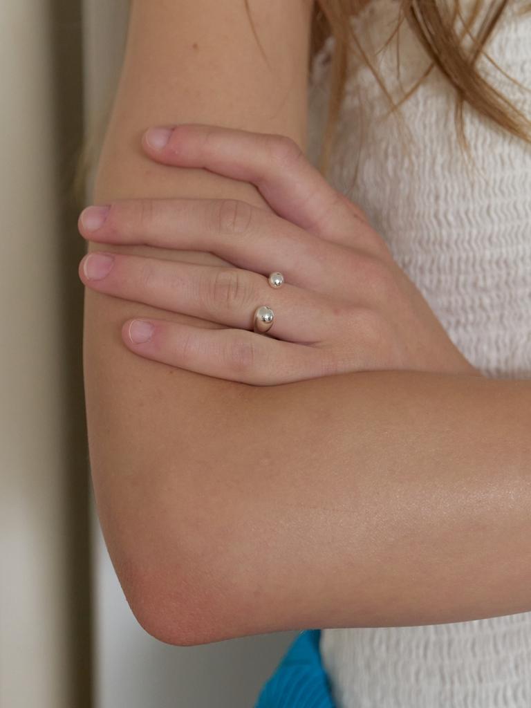 Love Me Monster 2 Way Ball Toe Ring (L262Mri030)
