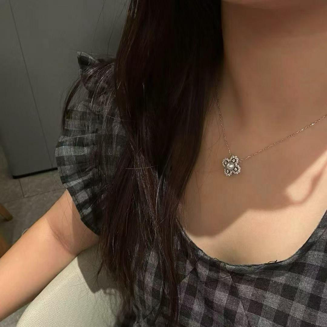 Versatile Four-Leaf Clover Akoya Pearl Necklace with Multicolored Luster 7-8mm белый