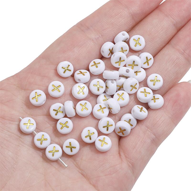 50 ks Akrylové zlaté A-Z anglické písmenkové korálky Ploché kulaté korálky s abecedou pro výrobu šperků DIY Pár Přátelství Náramek Náhrdelník