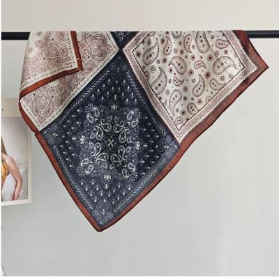 Accessoires – Schals & Tücher
