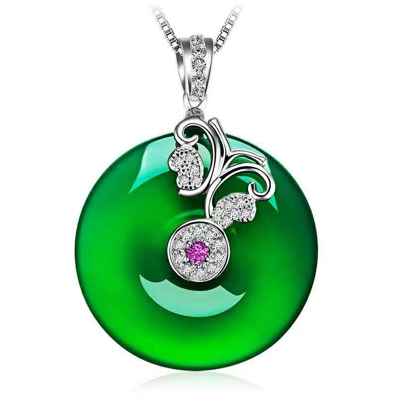 

Кулон для женщин и девушек, выполнен в круглой форме из камня калцедон