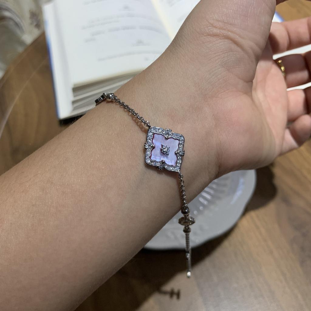 Buqi Latti Gebürstetes Kleeblatt Natürliche Weiße Fritillary Einzelblüte Armband Damen Tigerauge Armband Vintage Hof