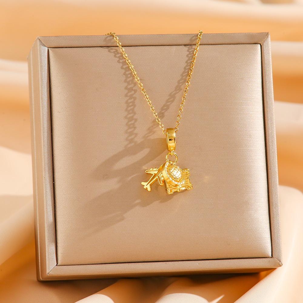 Fashion Titanium Steel Necklace Pendant Simple Elegant Unisex Chain Jewelry Accessories for Women Men